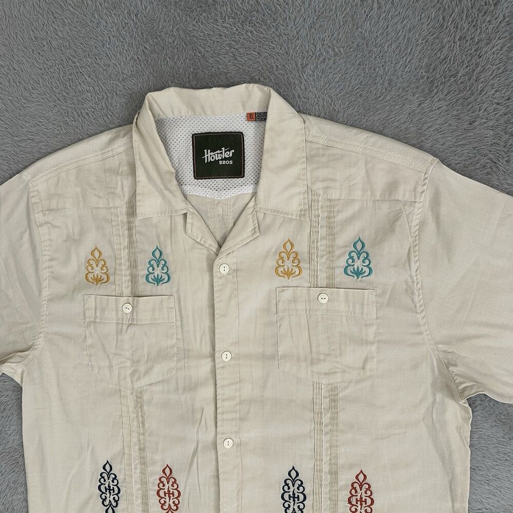 Howler Bros Guayabera Shirt Short Sleeve Men's Size XL Beige Vented Embroidered